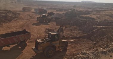 أستمرار أعمال إنشاءات بحيرات وادى عربة لحماية الزعفرانة من اخطار السيول.. صور