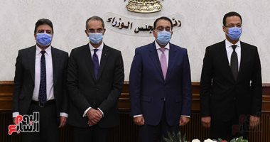 رئيس الوزراء يشهد مراسم توقيع بروتوكول تعاون لإتاحة خدمات مصلحة الضرائب العقارية على منصة مصر الرقمية.. ويؤكد: يأتى فى إطار استراتيجية الدولة للتنمية المستدامة.. ويسهل على المواطنين طلبات الخدمات الحكومية 
