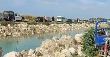 أعمال مكثفة لانتشال الجثة المتبقية ضمن ضحايا حادث مركب الإسكندرية.. فيديو