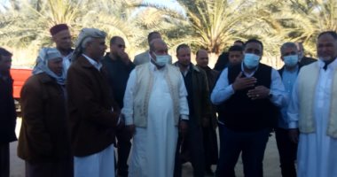 محافظ مطروح يعزى أهالى قريتى المراقى وبهى الدين فى وفاة 6 أشخاص بحادث سيارة