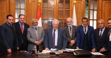 رجائى عطية يلتقى مجلس نقابة محامى جنوب القاهرة..وحسن أمين: اللقاء كان مثمرا 