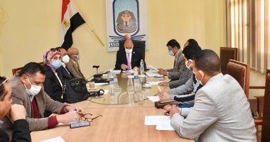 رئيس جامعة الأقصر يبحث تنمية قدرات أعضاء هيئة التدريس وقيادات الجامعة
