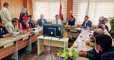 محافظ مطروح يلتقى المسئولين التنفيذيين ويستجيب لمطالب أهالى سيوة
