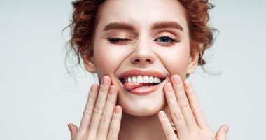 10 نصائح لعمل مكياج النهار.. أبرزها ترطيب البشرة واختيار أحمر الشفاه 