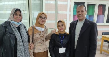 محافظ كفر الشيخ يهنئ طالبة فائزة بمركز ثانى بمسابقة التحدث باللغة العربية الفصحى