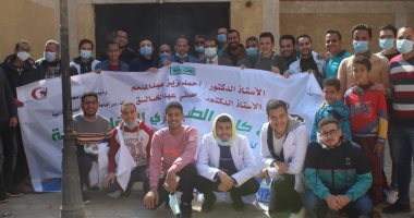 توقيع الكشف الطبى على 810 حالات بالمجان بقافلة جامعة سوهاج