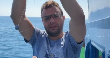 رامى صبرى يستعرض مهاراته خلال رحلة صيد بالعين السخنة .. فيديو