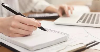 ماذا تأكل لتعزيز قدراتك العقلية أثناء الامتحانات؟