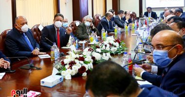 تفاصيل لقاء وزير الخارجية برؤساء تحرير الصحف وكتاب الرأى والإعلاميين بـ"الأعلى للإعلام".. استعراض أهم التحديات الخارجية وملامح السياسة المصرية إزاء الملفات.. وسامح شكرى: الصحافة أداة مجتمعية لترشيد الفكر القومى