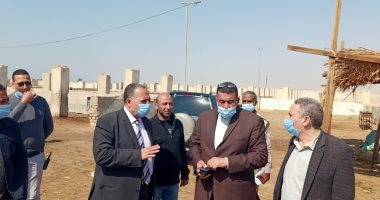 سكرتير مساعد أسيوط يتفقد مزارع مشروع الثروة الحيوانية.. صور