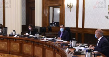 رئيس الوزراء يستعرض مقترح الخطة الاستثمارية لوزارة النقل لعام 2021-2022