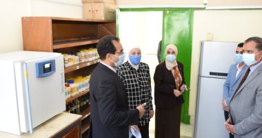 رئيس جامعة سوهاج يفتتح 4 معامل بحثية جديدة بكلية العلوم.. صور