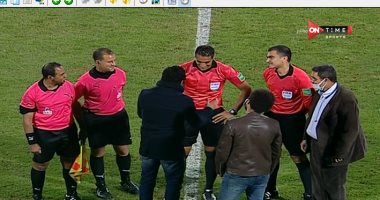 تأخر انطلاق مباراة بيراميدز والجونة بسبب سيارة الإسعاف.. فيديو
