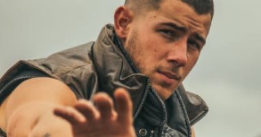 كسر فى ضلع..تفاصيل الحالة الصحية للنجم لنيك جوناس بعد إصابته ونقله للمستشفى