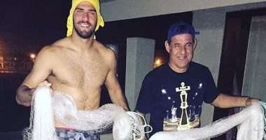 أليسون بيكر ممنوع من تشييع جنازة والده.. اعرف السبب