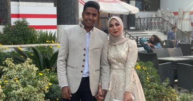 عروسان يحتفلان بخطوبتهما فى الزمالك.. صور