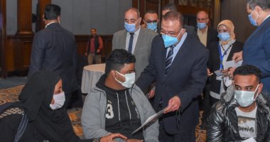 تسليم 10 آلاف وثيقة تأمين تكافلى للعمالة غير المنتظمة والصيادين بالإسكندرية