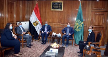 نواب عن "تنسيقية الأحزاب" يلتقون محافظ القليوبية لبحث آليات تطوير الخدمات 