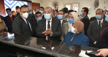 محافظ الشرقية يتفقد مركزى خدمة المواطنين المطورين بالزقازيق وههيا