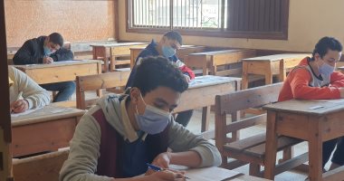 انتظام لجان الامتحان المجمع لطلاب الثانى الإعدادى فى المدارس 