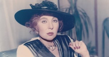 أبيض × أسود.. نادية الجندى تكشف عن صورة قديمة لها خلال فترة شبابها