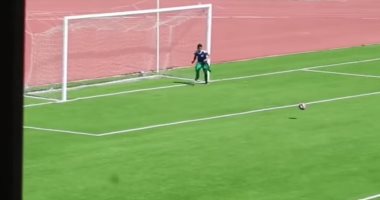طفل جامع الكرات بطل لقطة الموسم في دوري الدرجة الثانية الجزائري.. فيديو