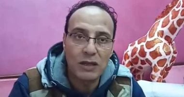"إيده تتلف فى حرير".. فنان تشكيلى ببنها يصنع مجسمات طيور وحيوانات من الورق.. حمادة شطا: شاركت بمعارض دولية وحصلت على ميداليات وشهادات.. وأكبر مجسم صنعته لمسجد السلطان أحمد كامى ضم 1800 قطعة ورق وأخذ 180 ساعة