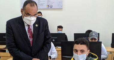 رئيس جامعة بنى سويف التكنولوجية يتفقد امتحانات الفصل الدراسى الأول