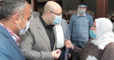 محافظ بنى سويف يتابع العمل بالمركز التكنولوجى الجديد ويستمع للمواطنين.. صور