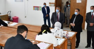 رئيس جامعة القناة يتابع انتظام لجان الامتحانات ويشيد بالإجراءات الاحترازية