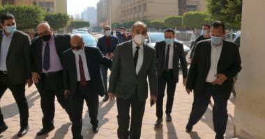 رئيس جامعة الزقازيق يتفقد سير امتحانات الفصل الدراسى الأول