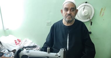 70 عاما بين الإبرة والخيط.. حكاية عم "إبراهيم" أقدم وأشهر ترزى جلابية بلدى بالشرقية.. يؤكد: المهنة فى عائلتنا منذ 150 عاما.. ربيت 9 أشقاء أيتام من خير المهنة.. وأشهر زبائنى كبار المشايخ وقراء القرآن.. فيديو