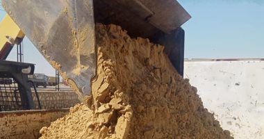 رفع 8 أطنان رمال من ملعب مركز شباب قرية بغداد في وسط سيناء