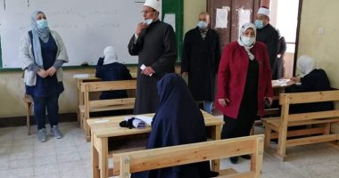 رئيس المعاهد الأزهرية يتفقد لجان الشهادة الابتدائية والصف الثانى الثانوى..صور