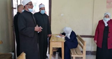 طلاب الأزهر يواصلون تأدية امتحانات الفصل الدراسى الأول.. إلغاء السؤال الأول بمادة القرآن للشهادة الابتدائية وتوزيع درجته.. وقطاع المعاهد يحدد ضوابط تصحيح الورقة الامتحانية المجمعة والإجراءات داخل مقرات التصحيح
