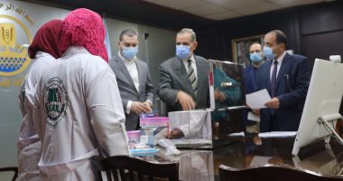 محافظ كفر الشيخ يسلم 3 سيدات ريفيات شنط إسعافات بيطرية بعد تدريب 12 سيدة