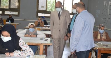 رئيس جامعة الأقصر يتابع سير الامتحانات بالكليات لليوم الثالث على التوالي.. صور