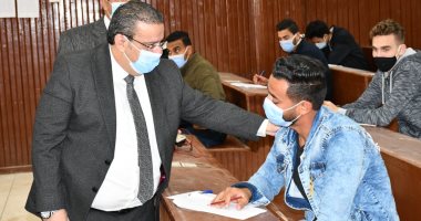انتظام الامتحانات داخل 15 كلية بجامعة قناة السويس.. صور