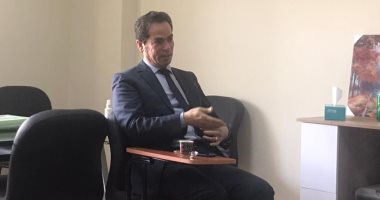 ندوة "دوستويفسكي" بمركز القاهرة توصى بترجمة كتاب أحمد زويل "عصر العلم" للروسية