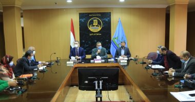 محافظ كفر الشيخ يناقش خطة الرصف فى قرى مطوبس بمبادرة "حياة كريمة"