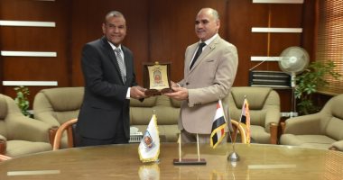 توقيع بروتوكول تعاون بين جامعة الأقصر والهيئة العامة لتعليم الكبار .. صور