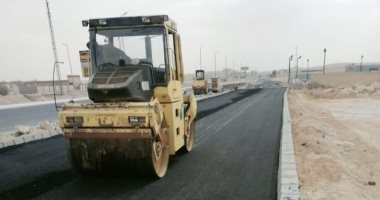 رئيس جهاز المنيا الجديدة: استكمال طبقة الأسفلت لازدواج الطريق الصحراوى الشرقى