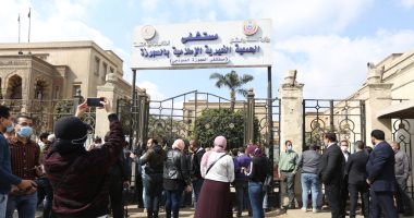 ابنة يوسف شعبان تصل مستشفى العجوزة لتشييع جثمان والدها لمثواه الأخير