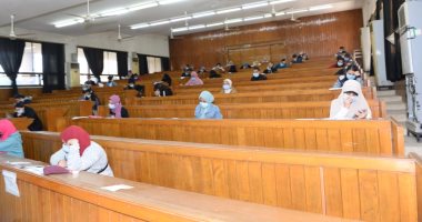 جامعة أسيوط: انتظام سير الامتحانات.. وتوفير سيارات إسعاف لأى طوارئ.. فيديو وصور
