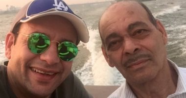 مصطفى قمر يحتفل بعيد ميلاد والده: سندى ربنا يديلك الصحة والسعادة