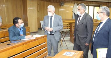 نائب رئيس جامعة طنطا يتابع امتحانات الدراسات العليا بكلية الهندسة