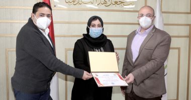 محافظ بنى سويف يكرم 90 عاملا بالإدارة المحلية لاجتيازهم دورة "الموظف المبدع"