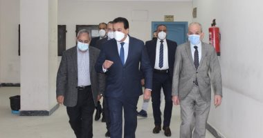 وزير التعليم العالي يتفقد عددًا من لجان الامتحانات بجامعة المستقبل