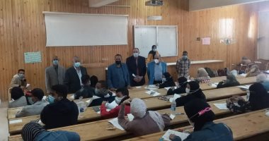 رئيس جامعة أسوان يواصل متابعة امتحانات الفصل الدراسى الأول