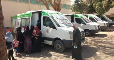الكشف على 836 حالة خلال قافلة طبية ضمن "حياة كريمة" بقرية البحرى قمولا بقنا